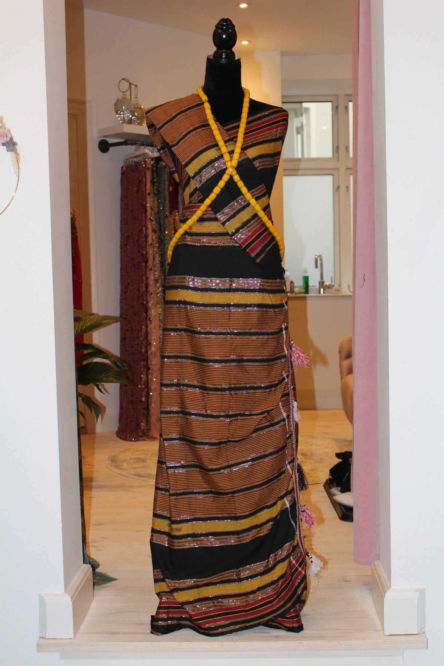 Black, Orange & Yellow Guntiino